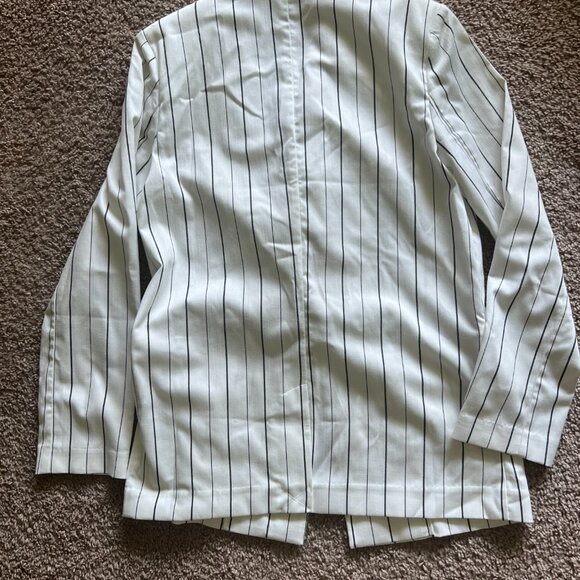 Forever 21 Black and White Pinstripe Blazer Size S - Picture 2 of 5